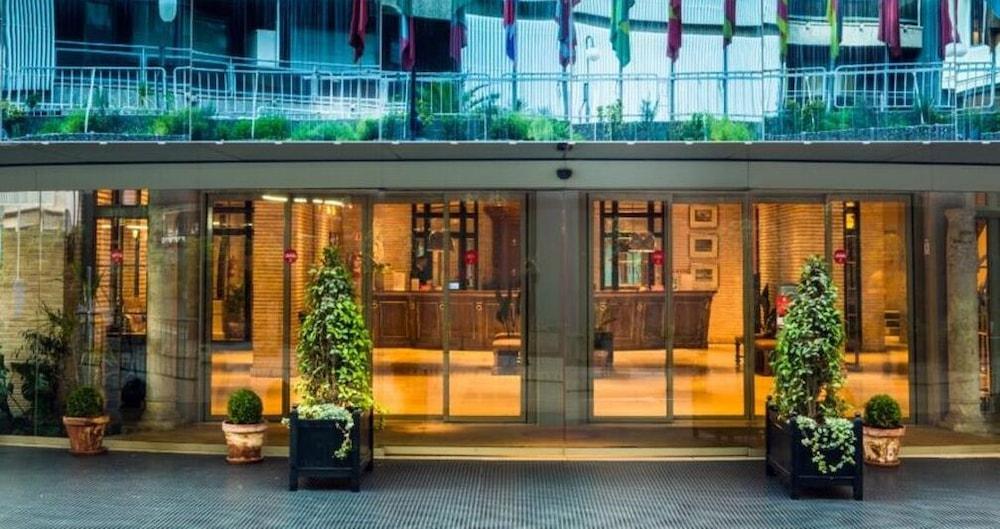 Hotel Palafox Zaragoza Dış mekan fotoğraf Entrance to the hotel