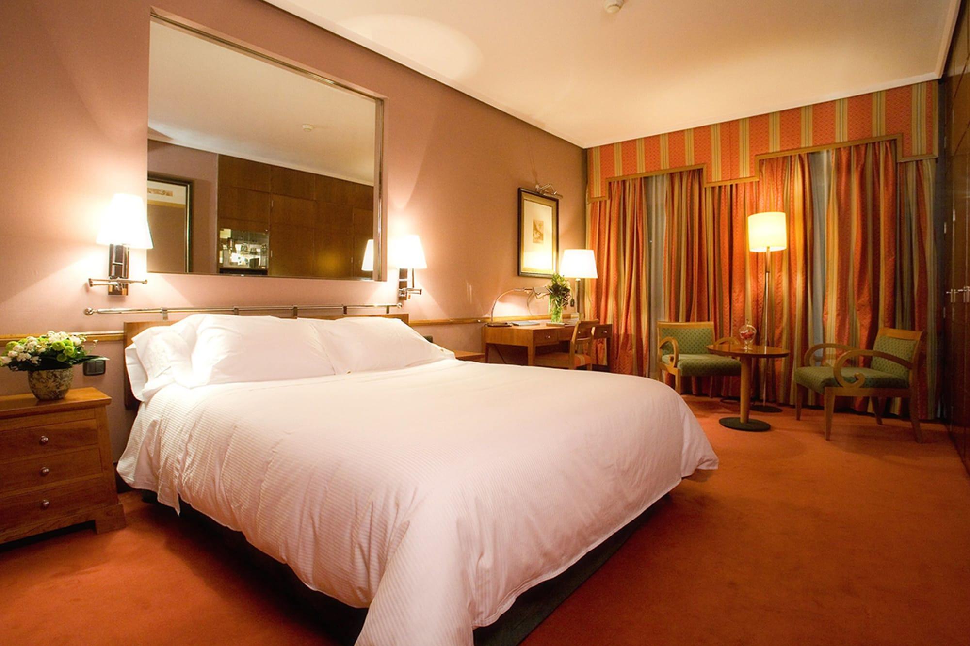 Hotel Palafox Zaragoza Dış mekan fotoğraf A bedroom at the InterContinental Madrid