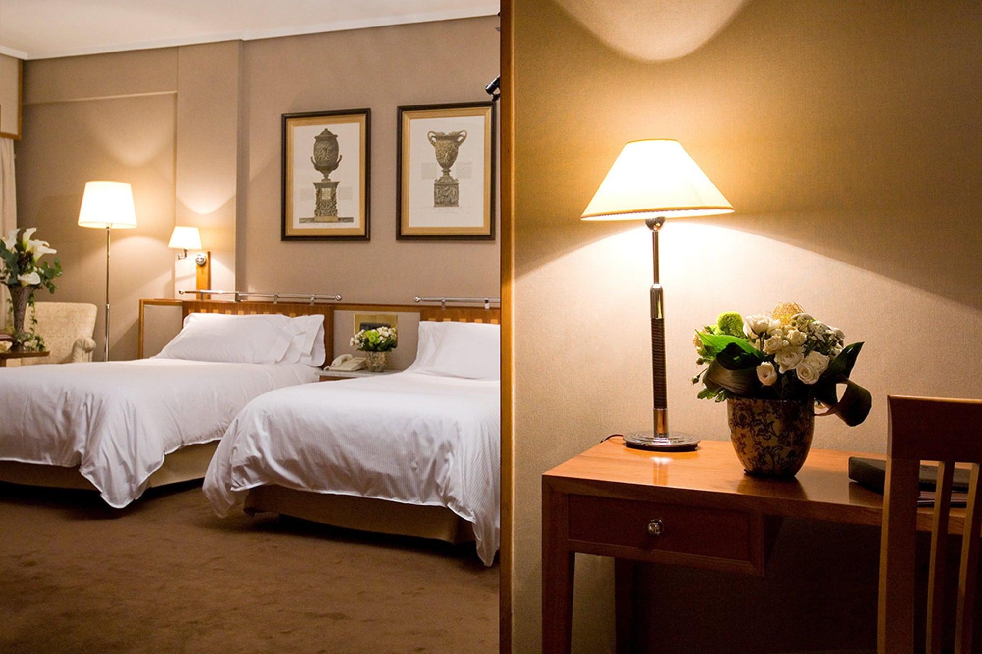 Hotel Palafox Zaragoza Dış mekan fotoğraf A room at the hotel