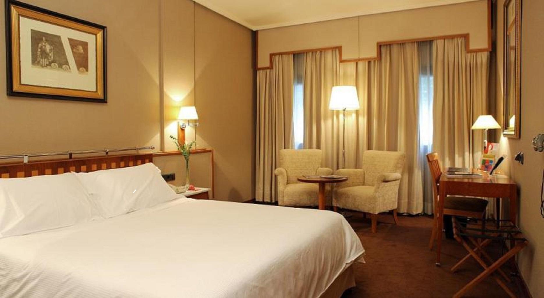 Hotel Palafox Zaragoza Dış mekan fotoğraf A room at the hotel