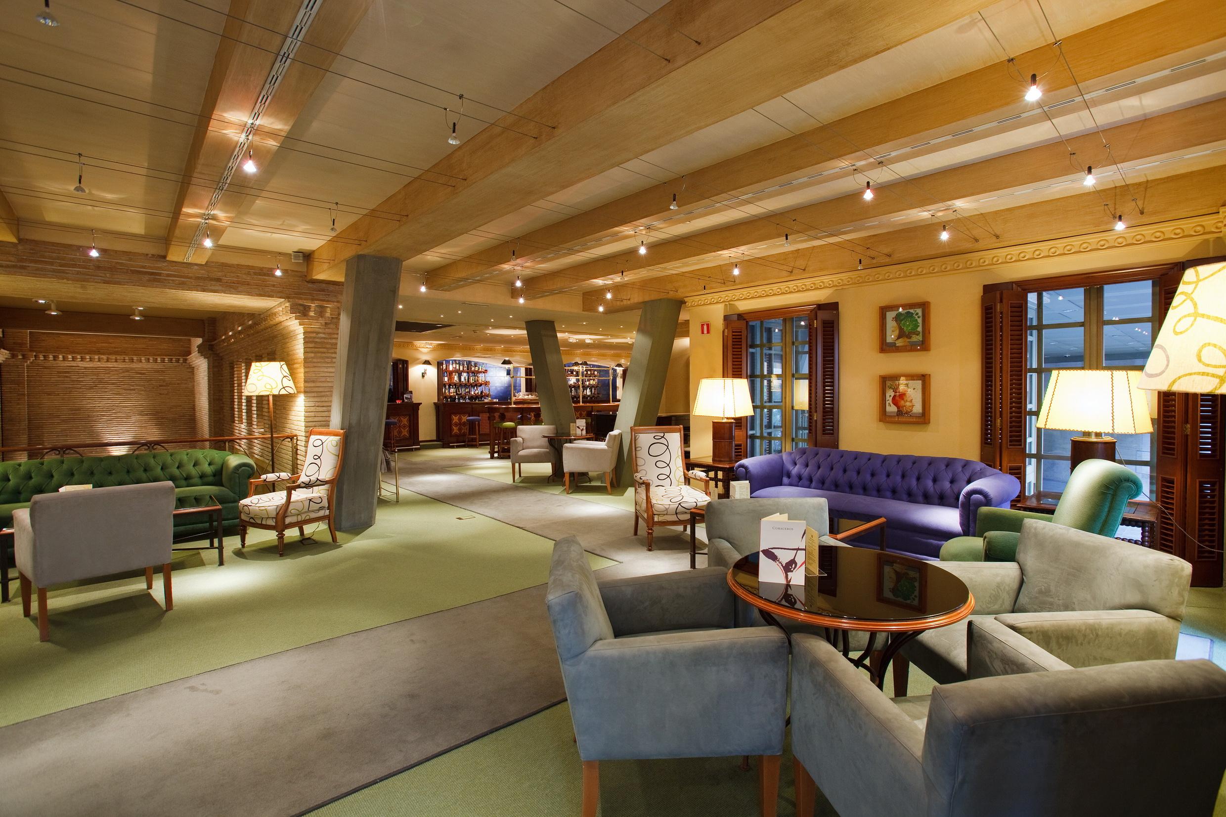 Hotel Palafox Zaragoza Dış mekan fotoğraf The lounge at the airport