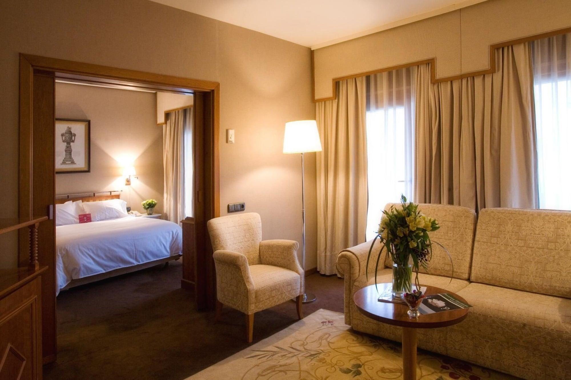 Hotel Palafox Zaragoza Dış mekan fotoğraf A suite at the Hotel Palace Madrid