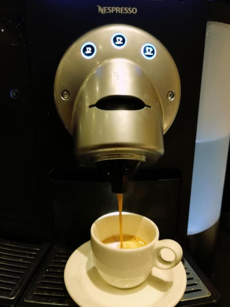 Hotel Palafox Zaragoza Dış mekan fotoğraf A Nespresso machine