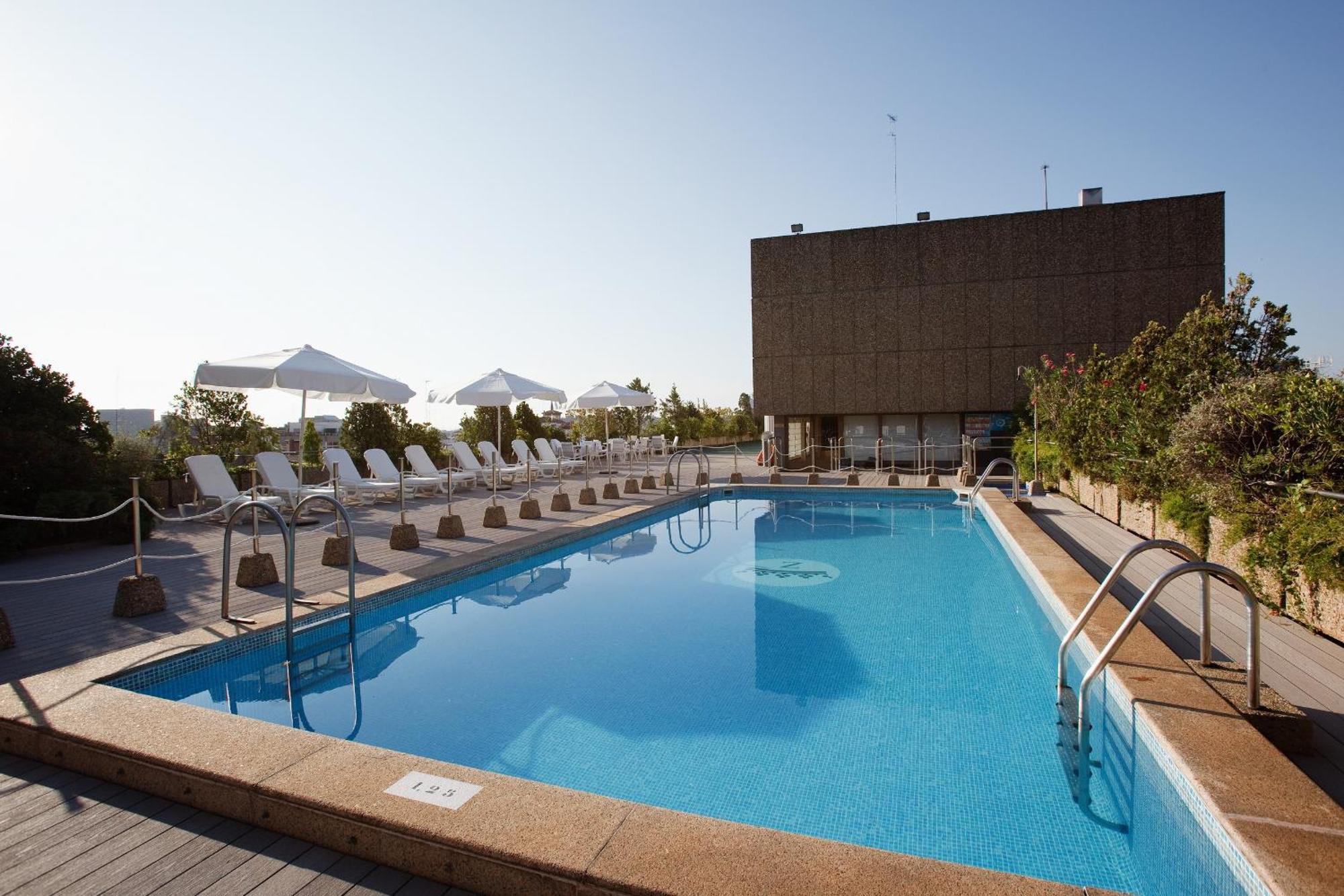 Hotel Palafox Zaragoza Konforlar fotoğraf Rooftop pool