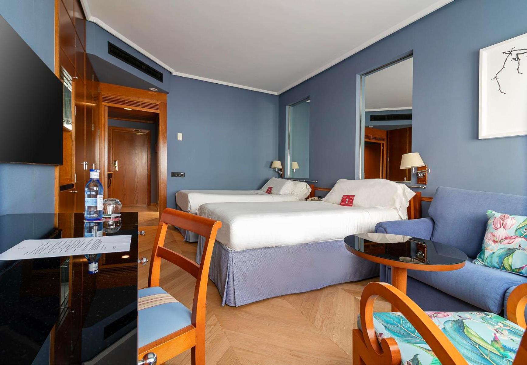 Hotel Palafox Zaragoza Dış mekan fotoğraf A room at Hotel NH Collection Madrid Centro