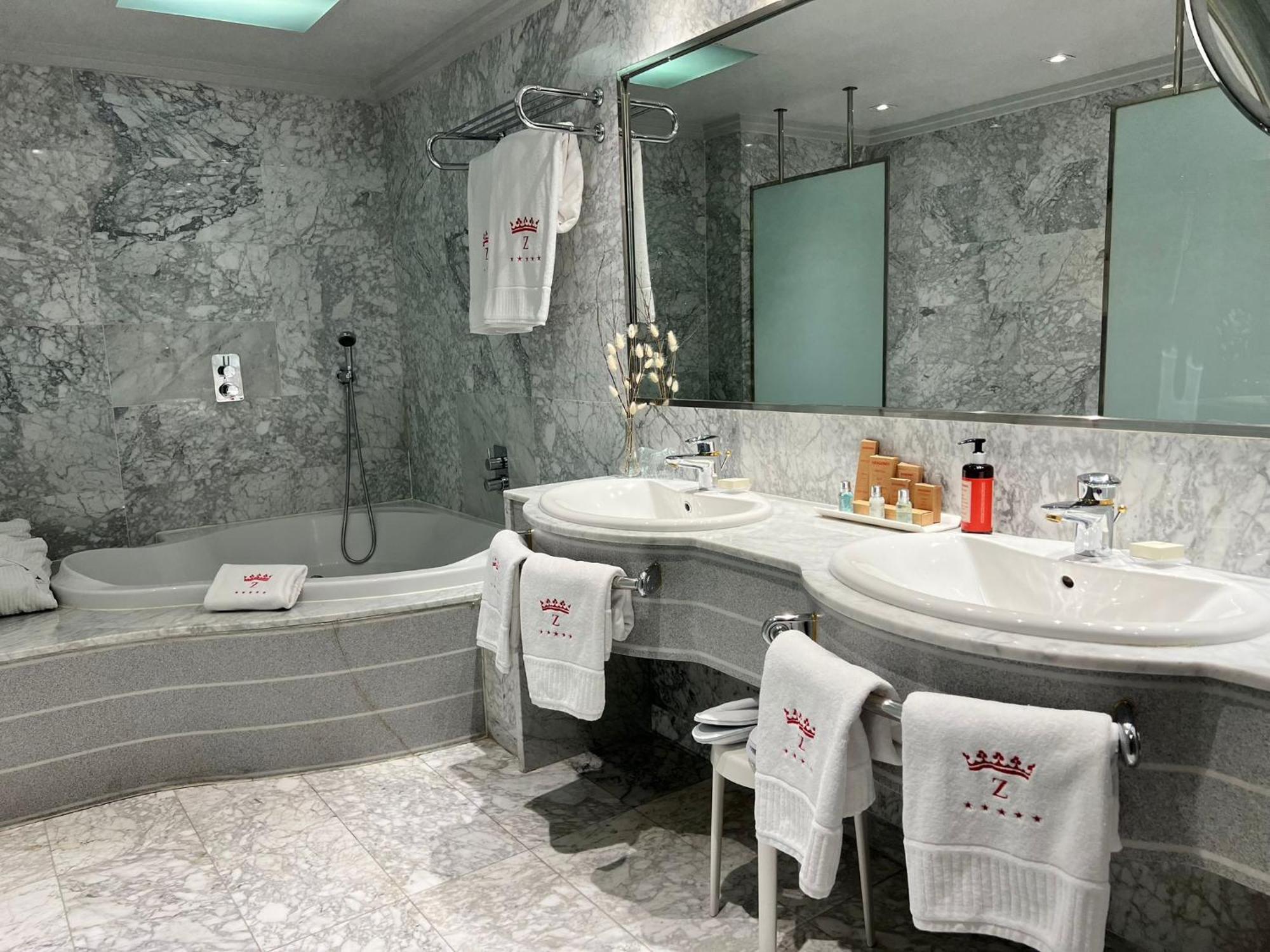 Hotel Palafox Zaragoza Dış mekan fotoğraf Bathroom