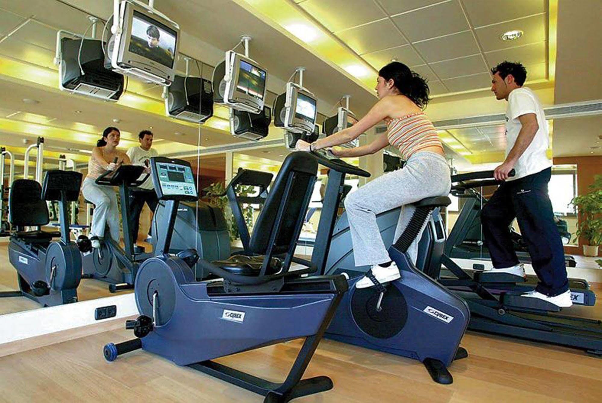 Hotel Palafox Zaragoza Dış mekan fotoğraf A gym in Madrid, Spain