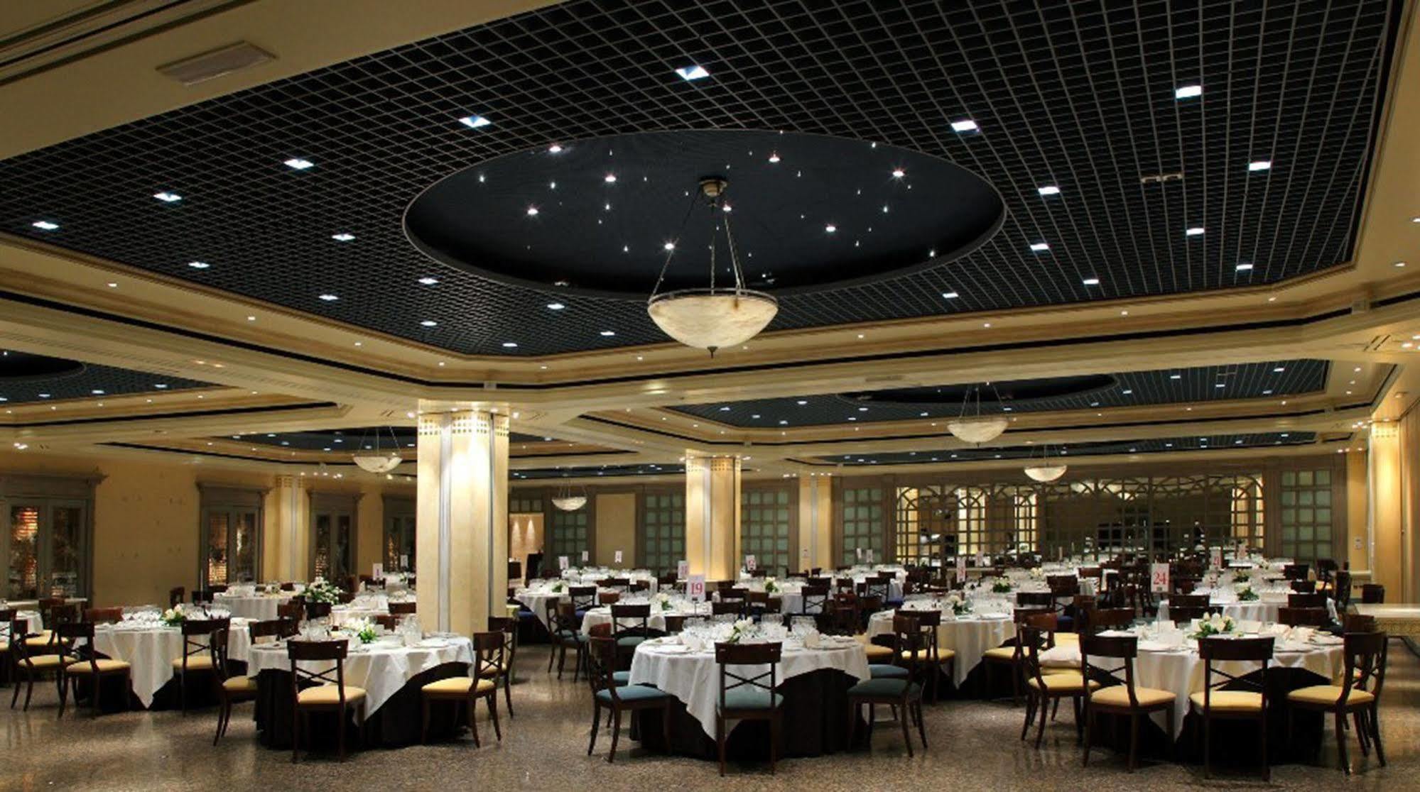 Hotel Palafox Zaragoza Dış mekan fotoğraf The ballroom at the Ritz-Carlton, Tysons