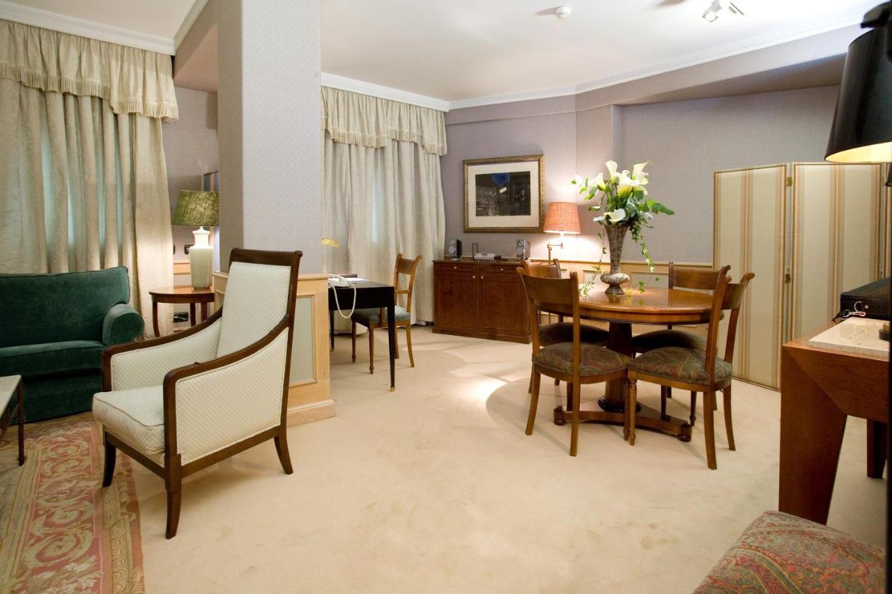 Hotel Palafox Zaragoza Dış mekan fotoğraf A suite at the hotel